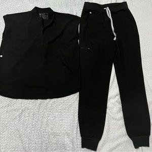 Figs scrubs black set, top xs bottom s